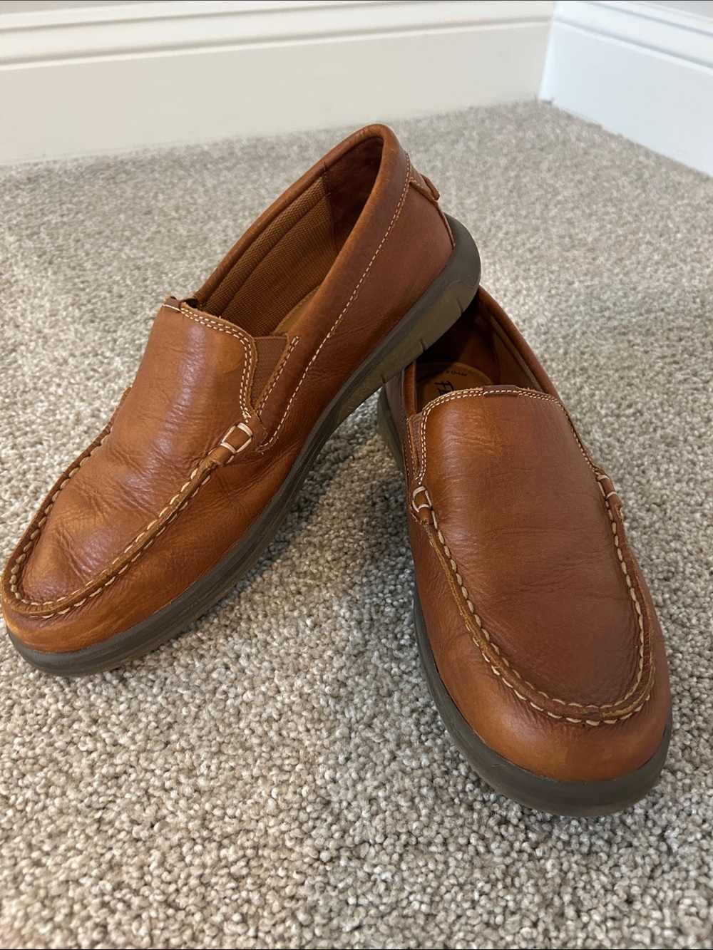 Boys Slip-On Leather Loafers in Brown leather size 6